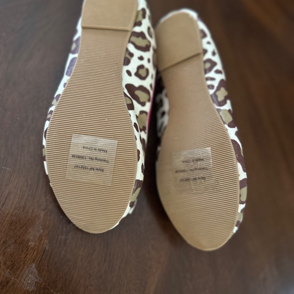 Girls, leopard pattern flat shoe, size 3 - Picture 4 of 4